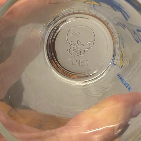 Road Runner Vintage 1976 Warner Bros glass Elmer etched on bottom - Picture 5 of 5